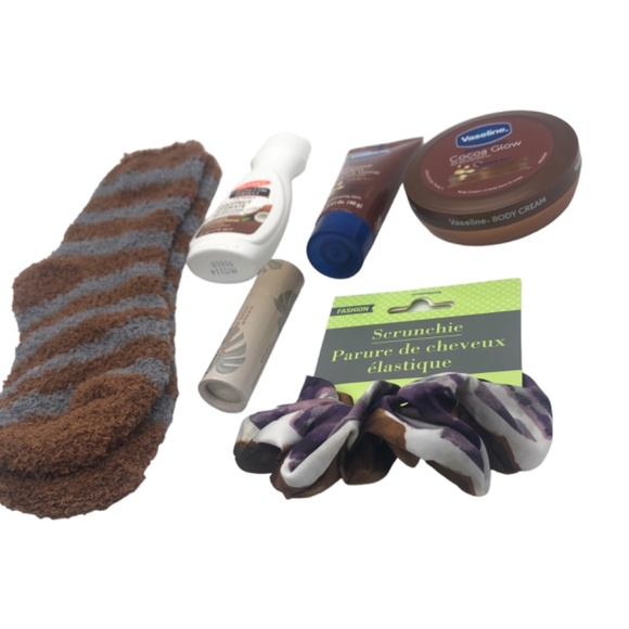 Cozy Socks & Hair Accessory Gift Set Vaseline Intensive Care Cocoa Glow w/Fuzzy - Picture 10 of 15
